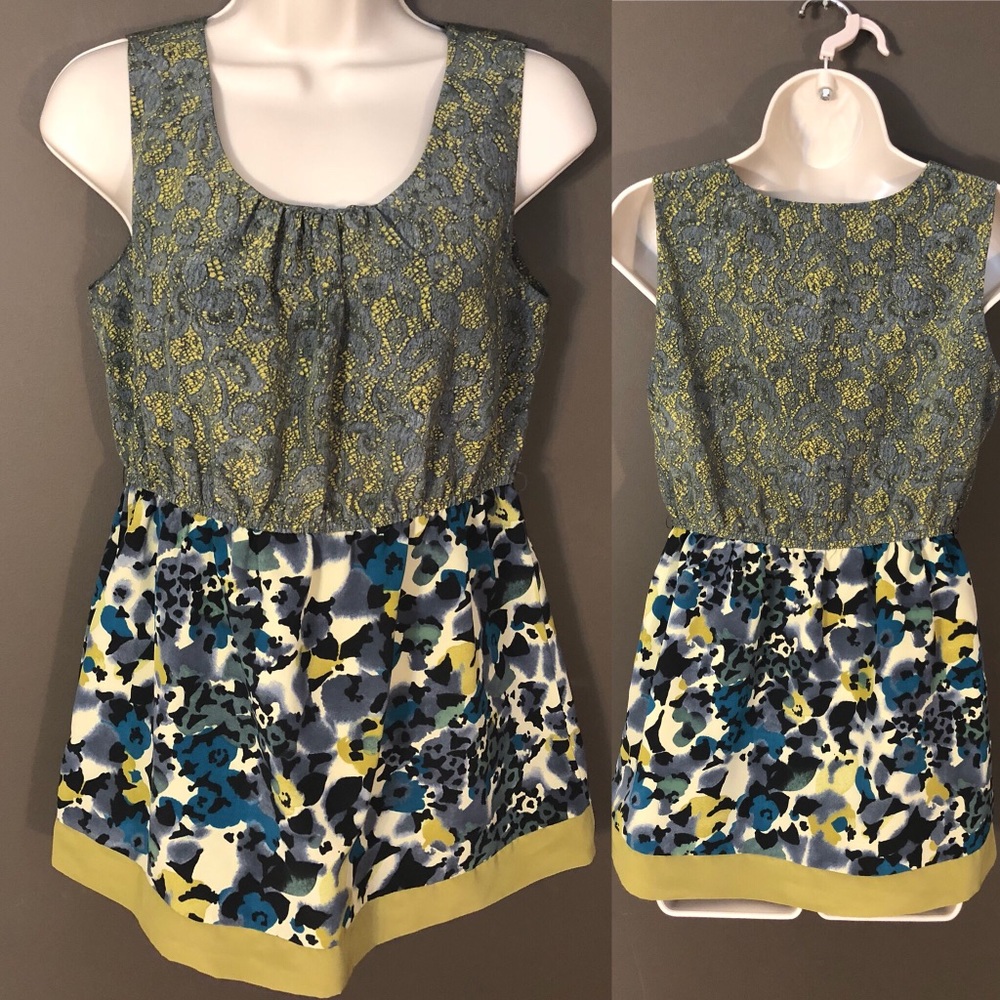 Vera Wang sleeveless top, floral print, small